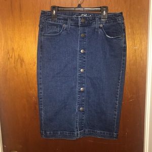 Universal Threads knee length denim skirt